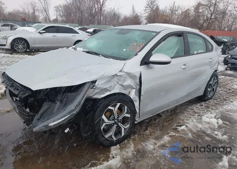 2021 Kia Forte Lxs z USA, uszkodzony, nr VIN 3KPF24AD4ME390465